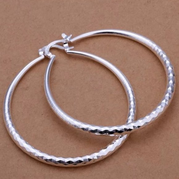 NEW 925 Silver 2” Diamond Cut Hoop Earrings - Picture 3 of 6